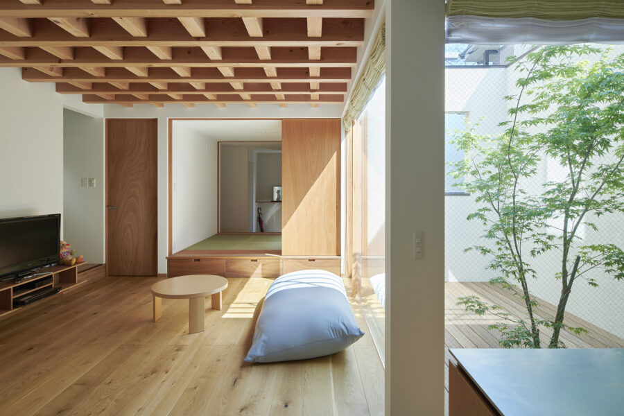Tilt HUT